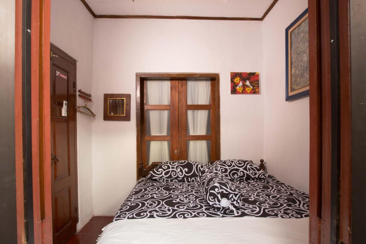 Joglo Yudhistira Villa Sleman  Exterior photo